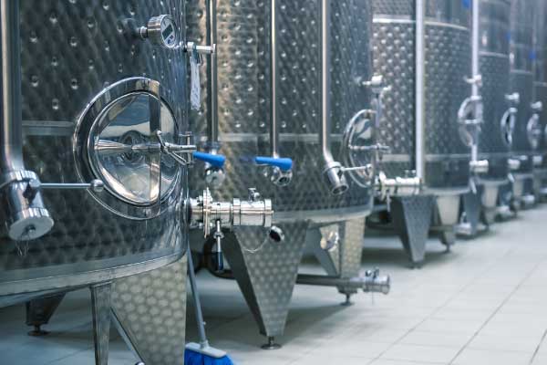 Using Biological Antibacterial Agents to Control Microbial Pollution in Alcohol Production Process