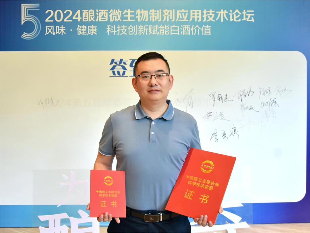 古板酿造白酒风味物质稳固合成的要害功效菌群组装发酵手艺及应用