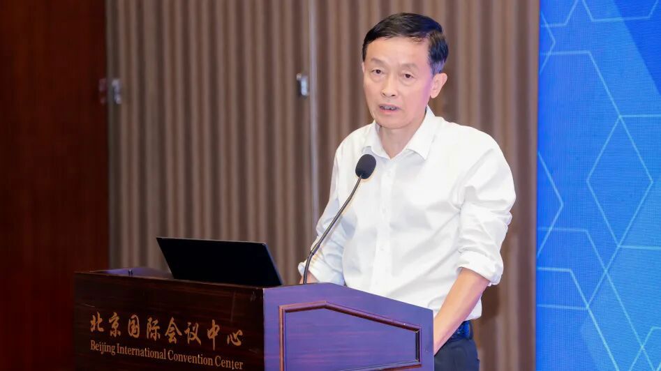 大连工业大学食物交织科学研究院院长谭明乾