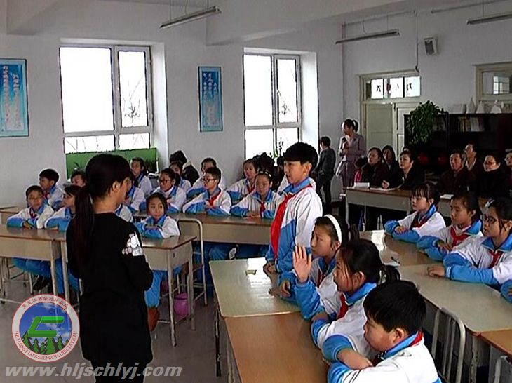 伟德BETVlCTOR网页版林业局第一小学：观摩少先队运动课  践行焦点价值观